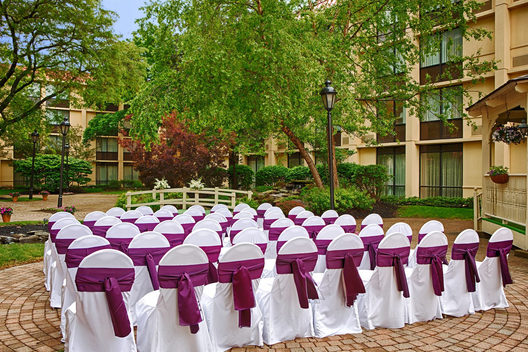 Wyndham Cleveland Airport Hotel Exterior foto